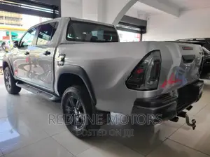 Toyota Hilux 2019 Silver
