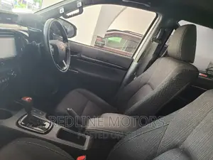 Toyota Hilux 2019 Silver