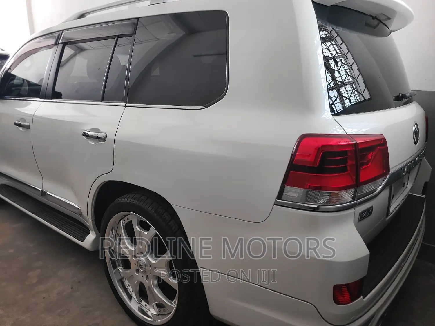 Toyota Land Cruiser 4.6 V8 AX 2016 Pearl