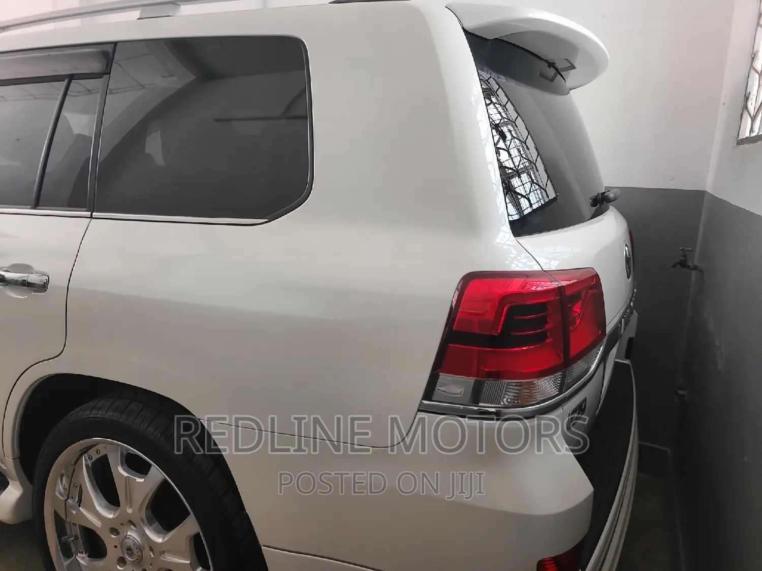 Toyota Land Cruiser 4.6 V8 AX 2016 Pearl