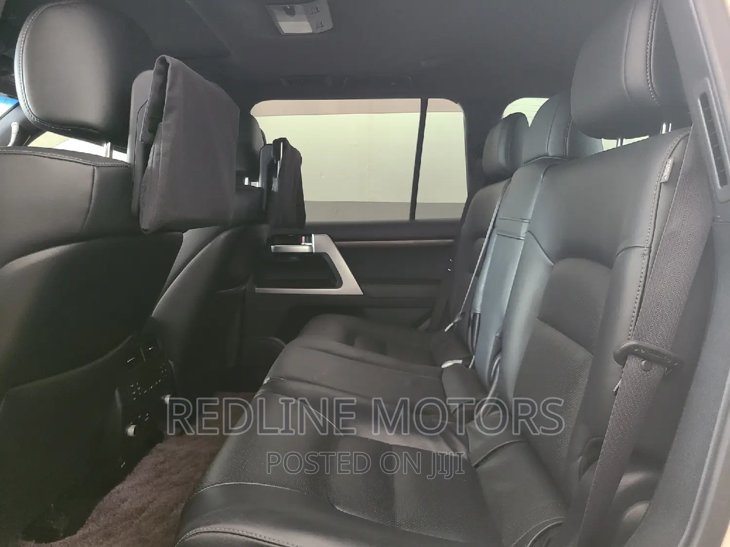 Toyota Land Cruiser 4.6 V8 AX 2016 Pearl