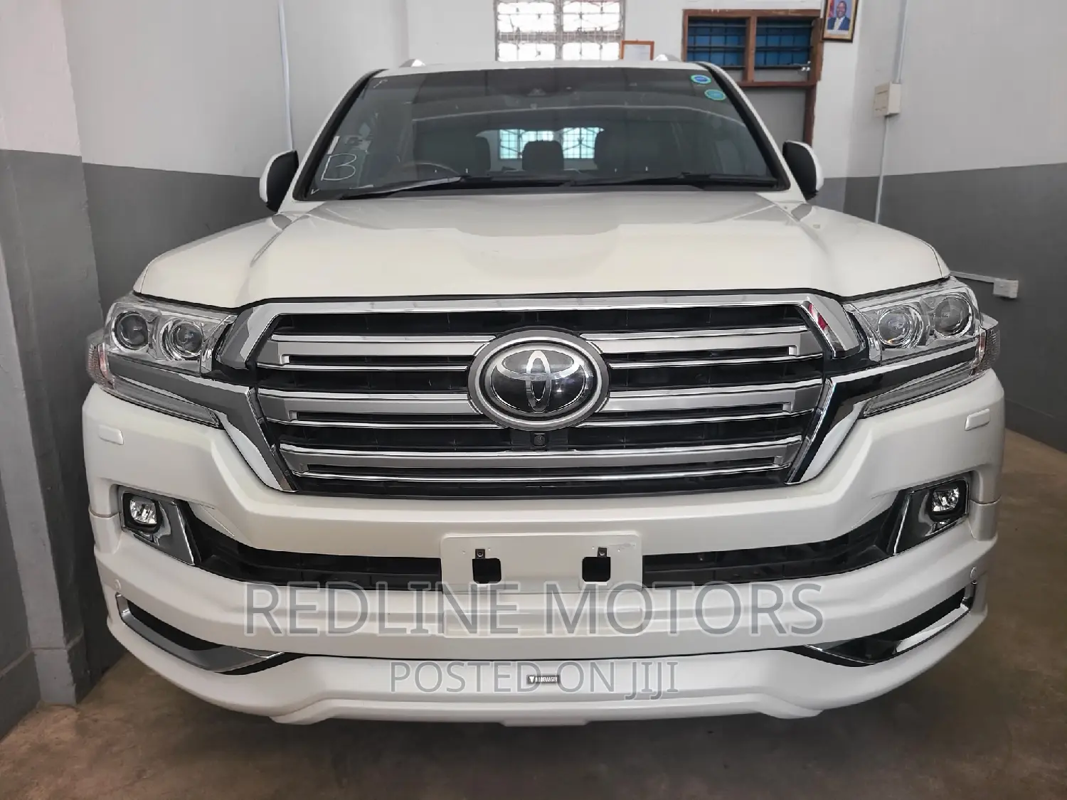 Toyota Land Cruiser 4.6 V8 AX 2016 Pearl