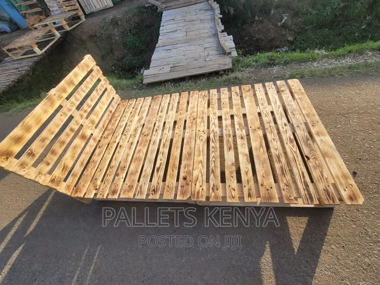 Pallet Bed- 4*6 Blazed Pallet Bed. (#Gh05)