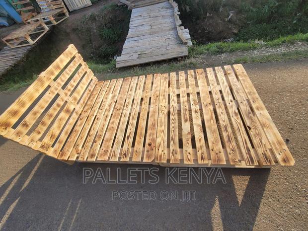 Pallet Bed- 4*6 Blazed Pallet Bed. (#Gh05)