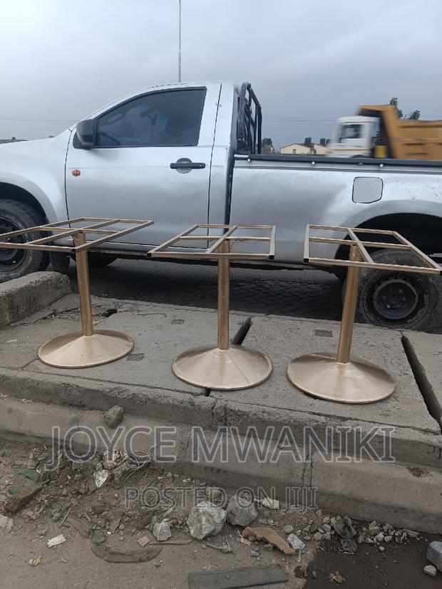 Restaurant Table Stands, Colour Gold.