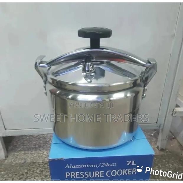 7 Litre Pressure Cooker - main view
