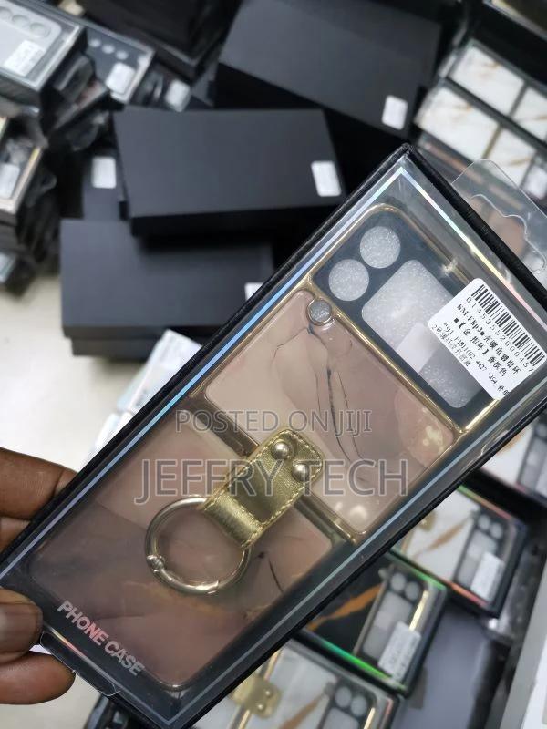 Marble With Ring Case for Samsung Galaxy Z Flip3 - Gold - thumbnail 2