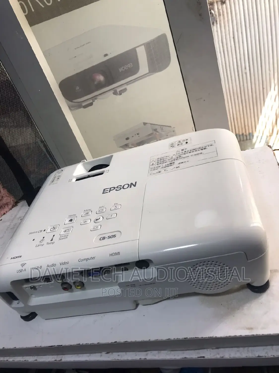 EPSON Cb-S05, 3200 Lumen Projector