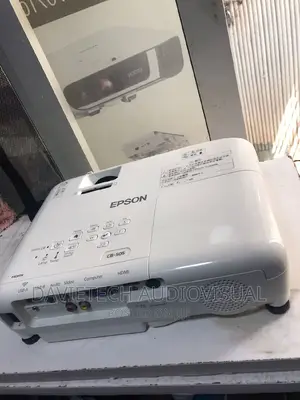 EPSON Cb-S05, 3200 Lumen Projector