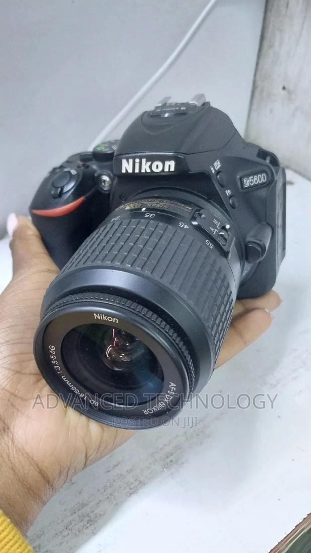 Nikon D5600 Exuk With 18-55mm Lense - main view