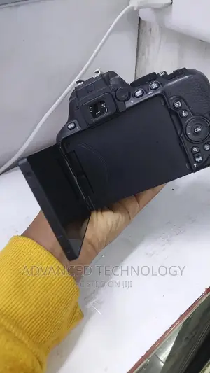 Nikon D5600 Exuk With 18-55mm Lense