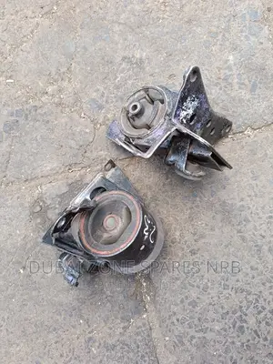 X-Trail Nt30 2 4wheel Drive Left Gearbox Lower Upper Mount.