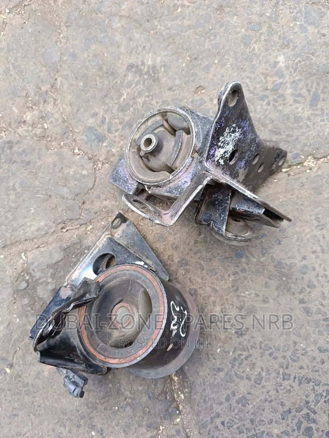 X-Trail Nt30 2 4wheel Drive Left Gearbox Lower Upper Mount.