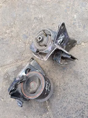X-Trail Nt30 2 4wheel Drive Left Gearbox Lower Upper Mount.
