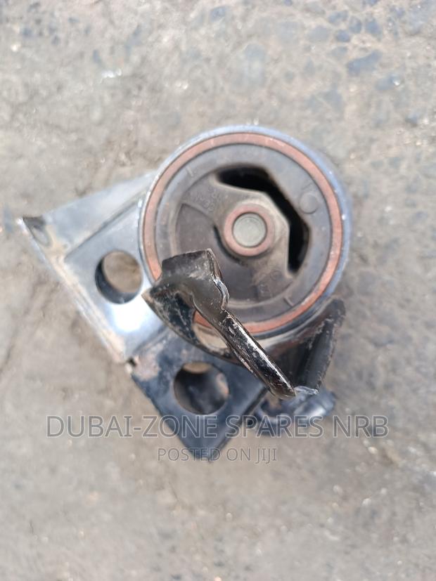 Nissan X-Trail Nt30 2 4-Wheel Drive Right Engine Mount. - thumbnail 3