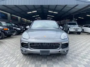 Porsche Cayenne Turbo AWD 2016 Gray