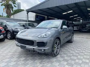 Porsche Cayenne Turbo AWD 2016 Gray