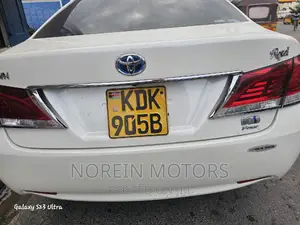 Toyota Crown 2016 Pearl