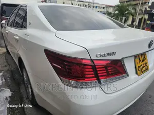 Toyota Crown 2016 Pearl