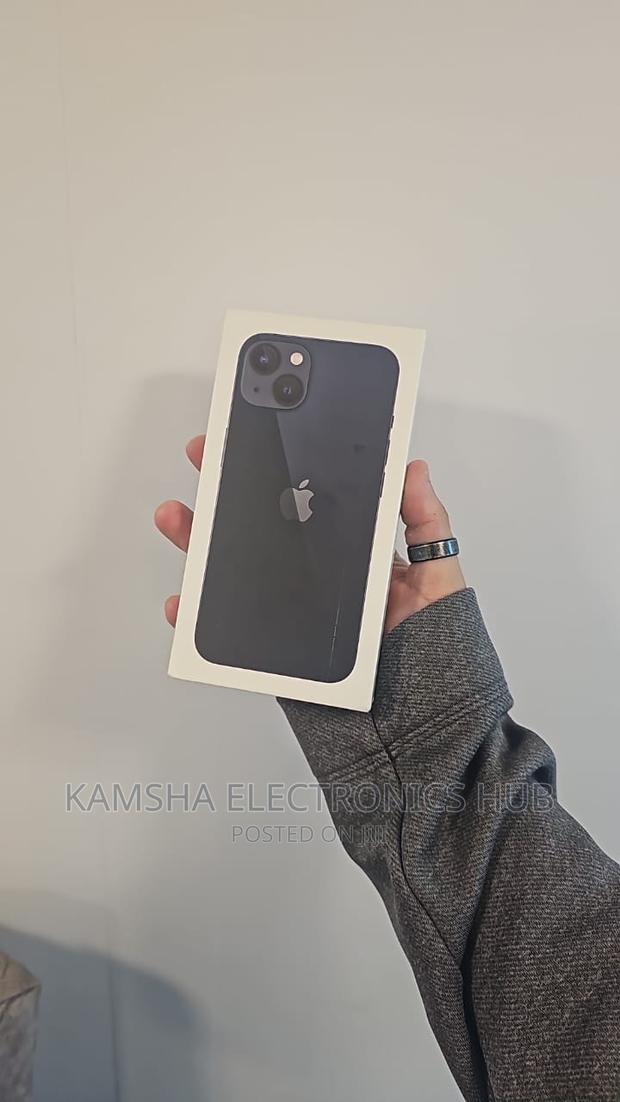 New Apple iPhone 13 128 GB Silver - main view