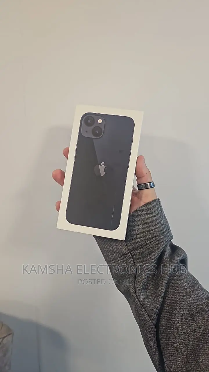 New Apple iPhone 13 128 GB Silver
