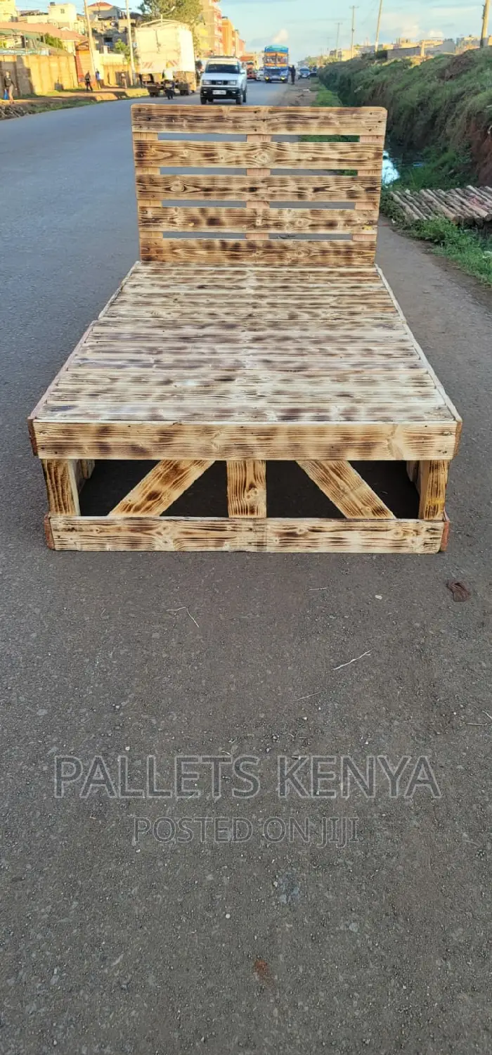 Pallet Bed- 4*6 Blazed Pallet Bed (#CM0,2)