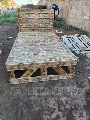 Pallet Bed- Blazed Pallet Bed.(CM0,1)