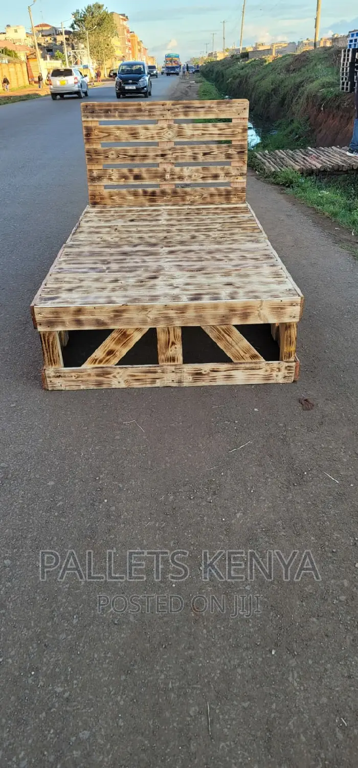 Pallet Bed- 4*6 Blazed Pallet Bed. (CM0,9)