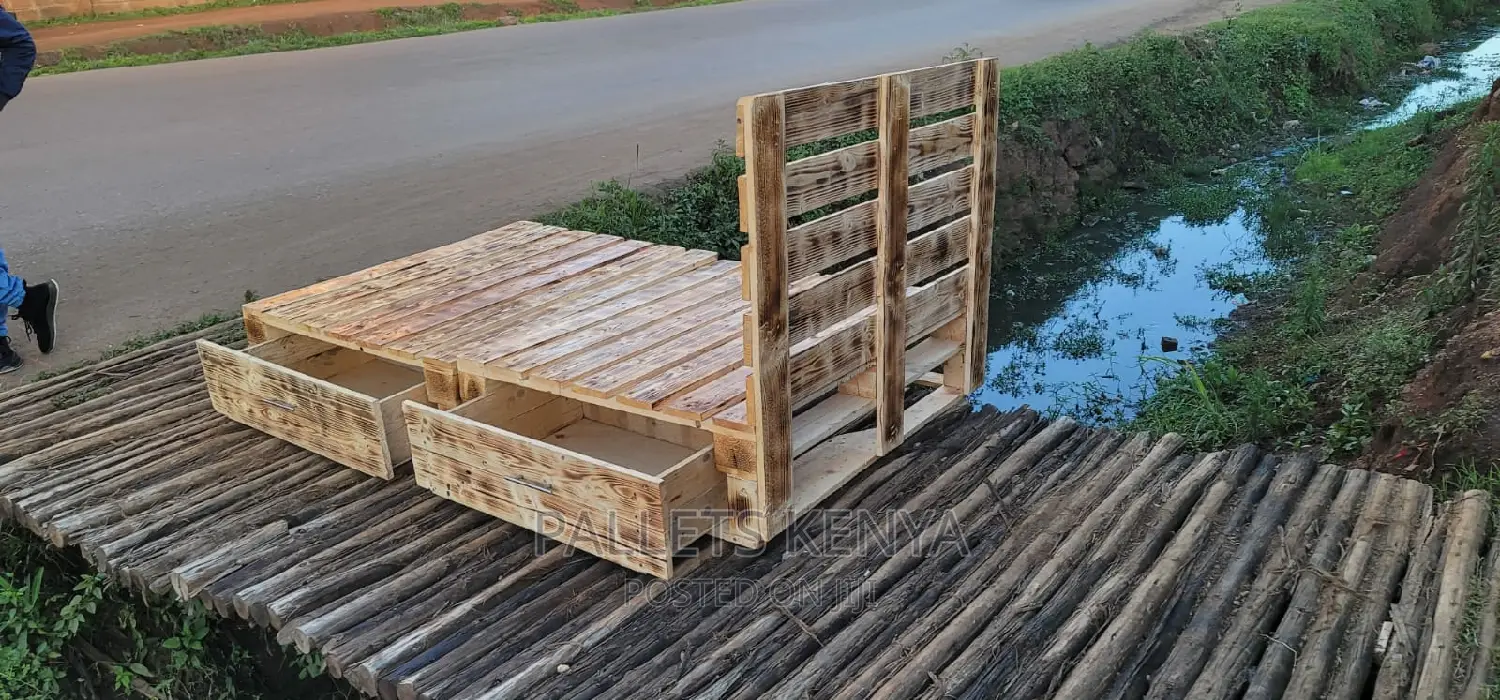 Pallet Bed- 4*6blazed Pallet Bed With Drawers. (B,.6)
