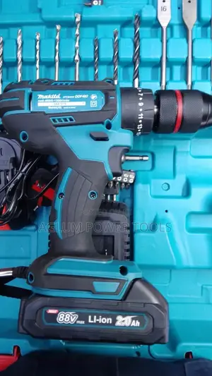 Makita Cordless Drill With Two Batteries 88volts