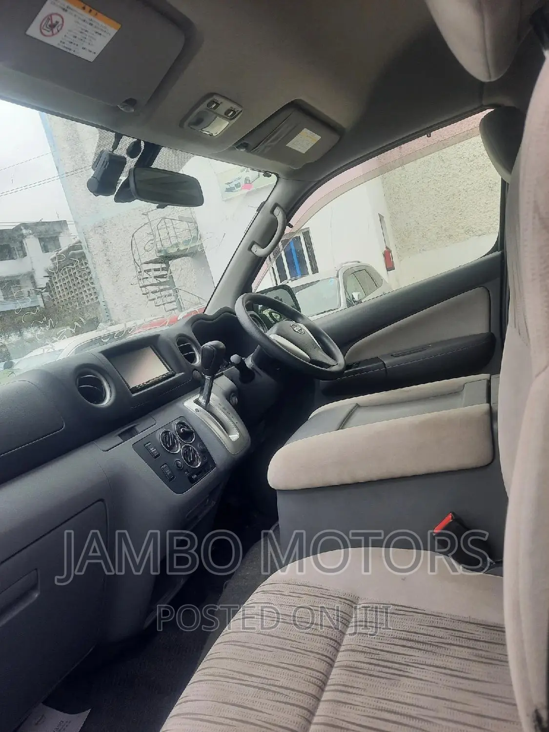Nissan Caravan (Urvan) 2017 Black