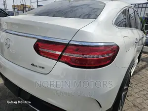 Mercedes-Benz GLE-Class 2018 Off white