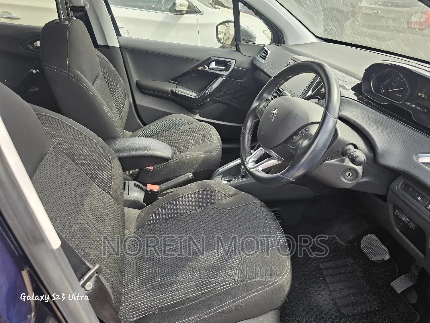 Peugeot 208 2016 Matt Black