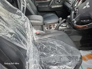 Mitsubishi Pajero Sport 2017 Silver