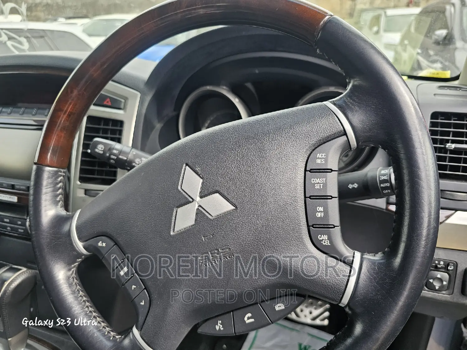 Mitsubishi Pajero Sport 2017 Silver