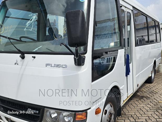 Mitsubishi Fuso Rosa 2017 White
