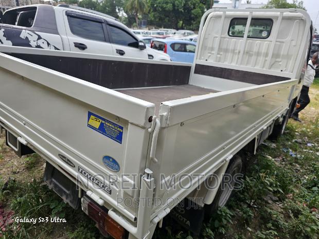 Toyota Dyna 2016 White - thumbnail 4