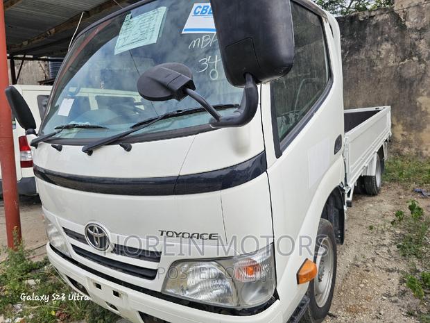 Toyota Dyna 2016 White - thumbnail 3