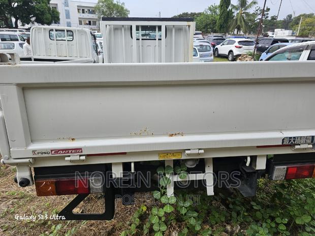 Mitsubishi Canter 2016 - thumbnail 3
