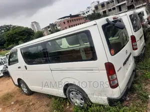 Toyota HiAce 2017 White