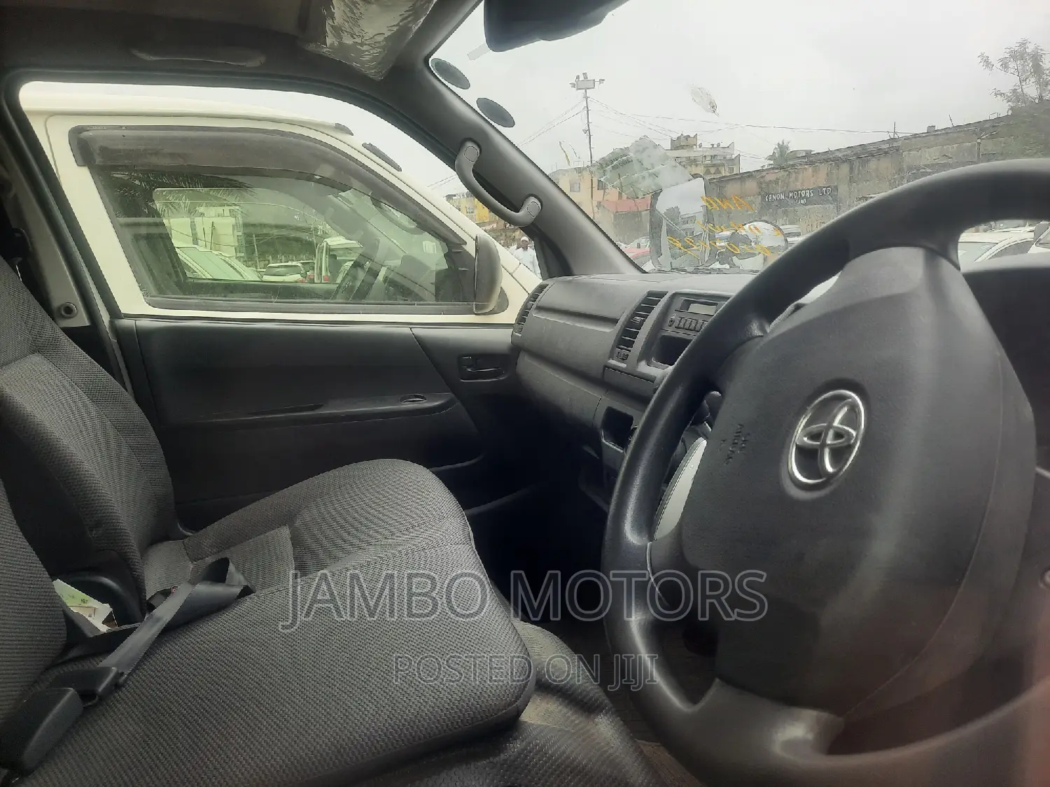 Toyota HiAce 2017 White