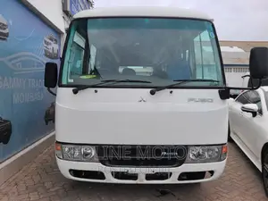 Mitsubishi Fuso Rosa 2017 White