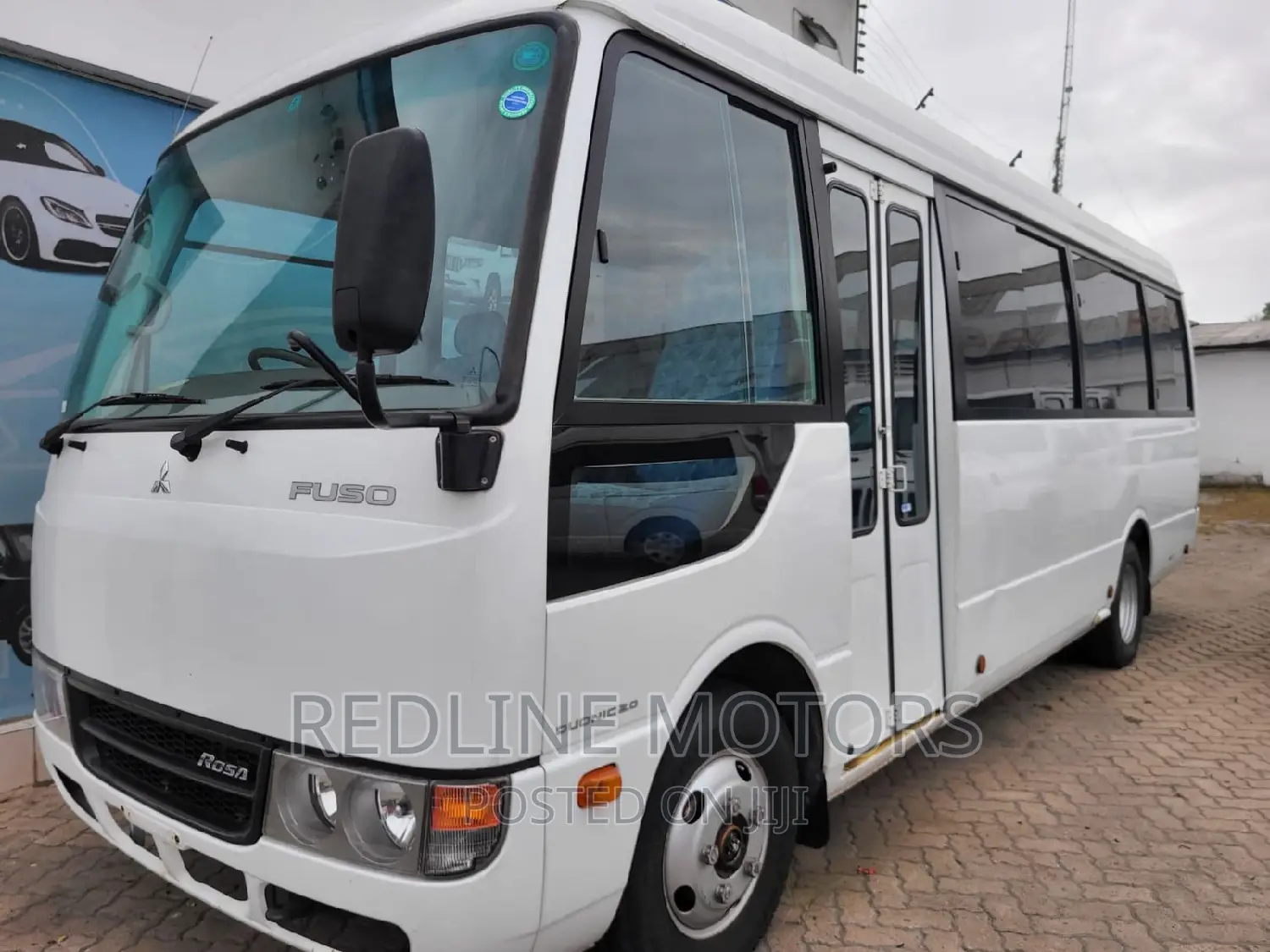 Mitsubishi Fuso Rosa 2017 White