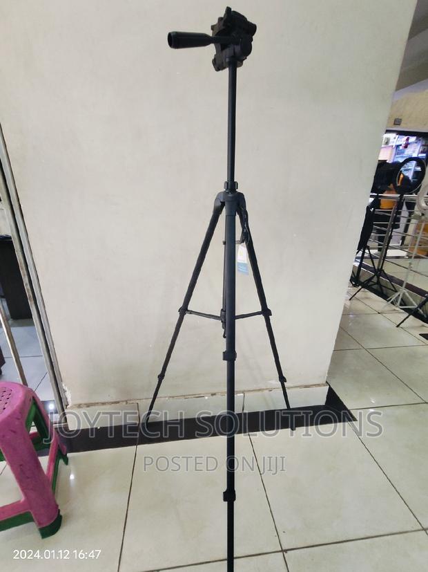 DSRL Camera Tripod, 2 Meters High - main view