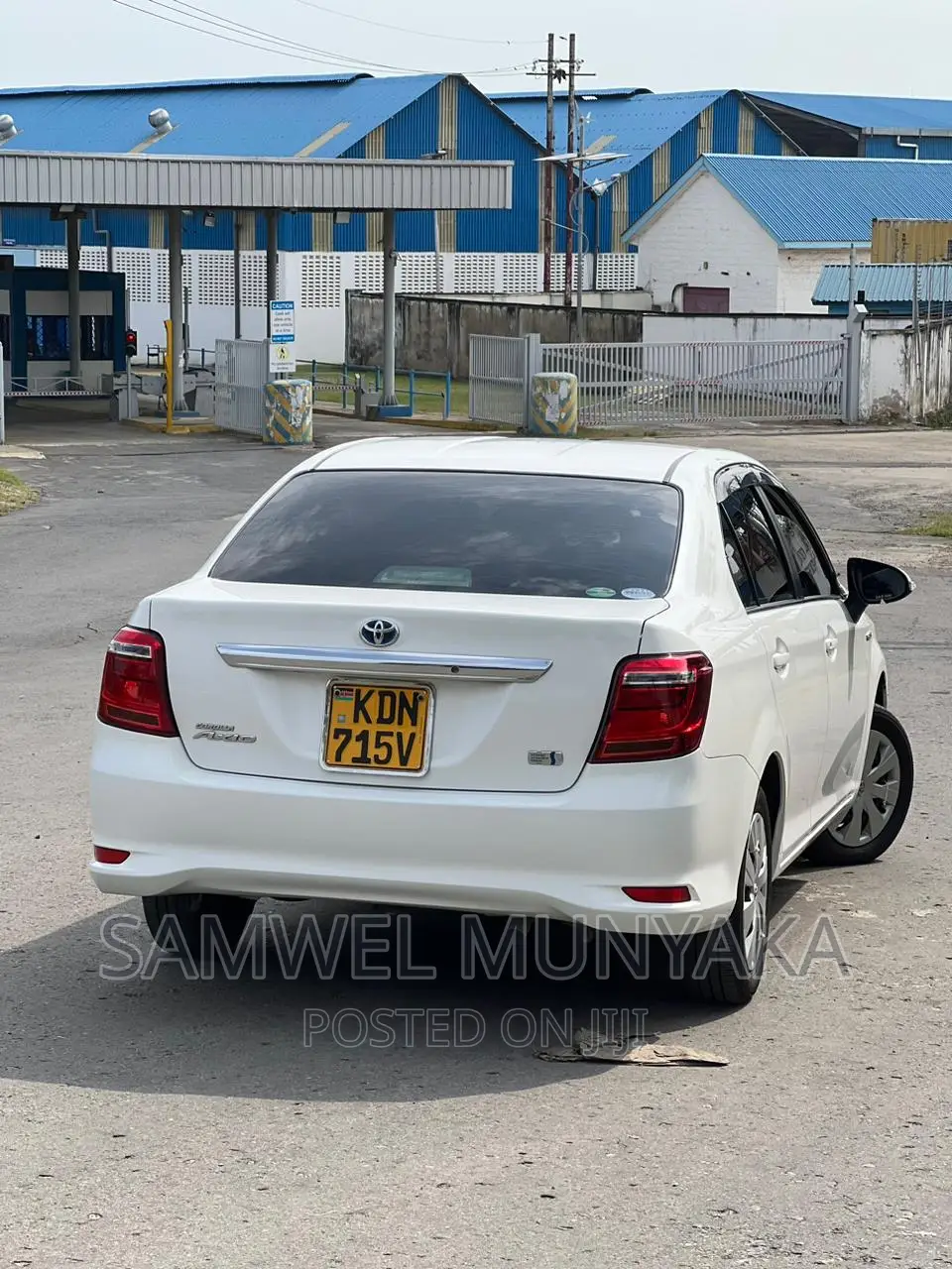 Toyota Axio 1.5 Hybrid 2WD 2016 Pearl