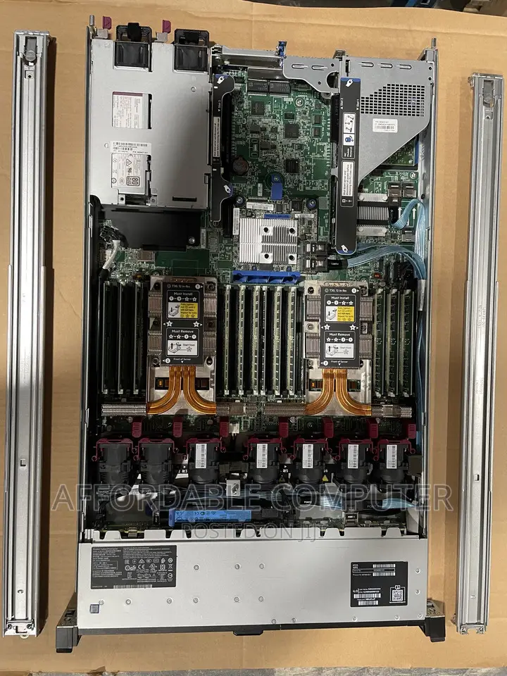 Server HP ProLiant DL360 Gen10 32GB Intel Xeon HDD+SSD 4T
