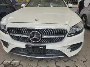 2017 Mercedes-Benz E200 - Luxury Sedan with Pearl Finish