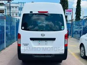Nissan Caravan (Urvan) 2016 White