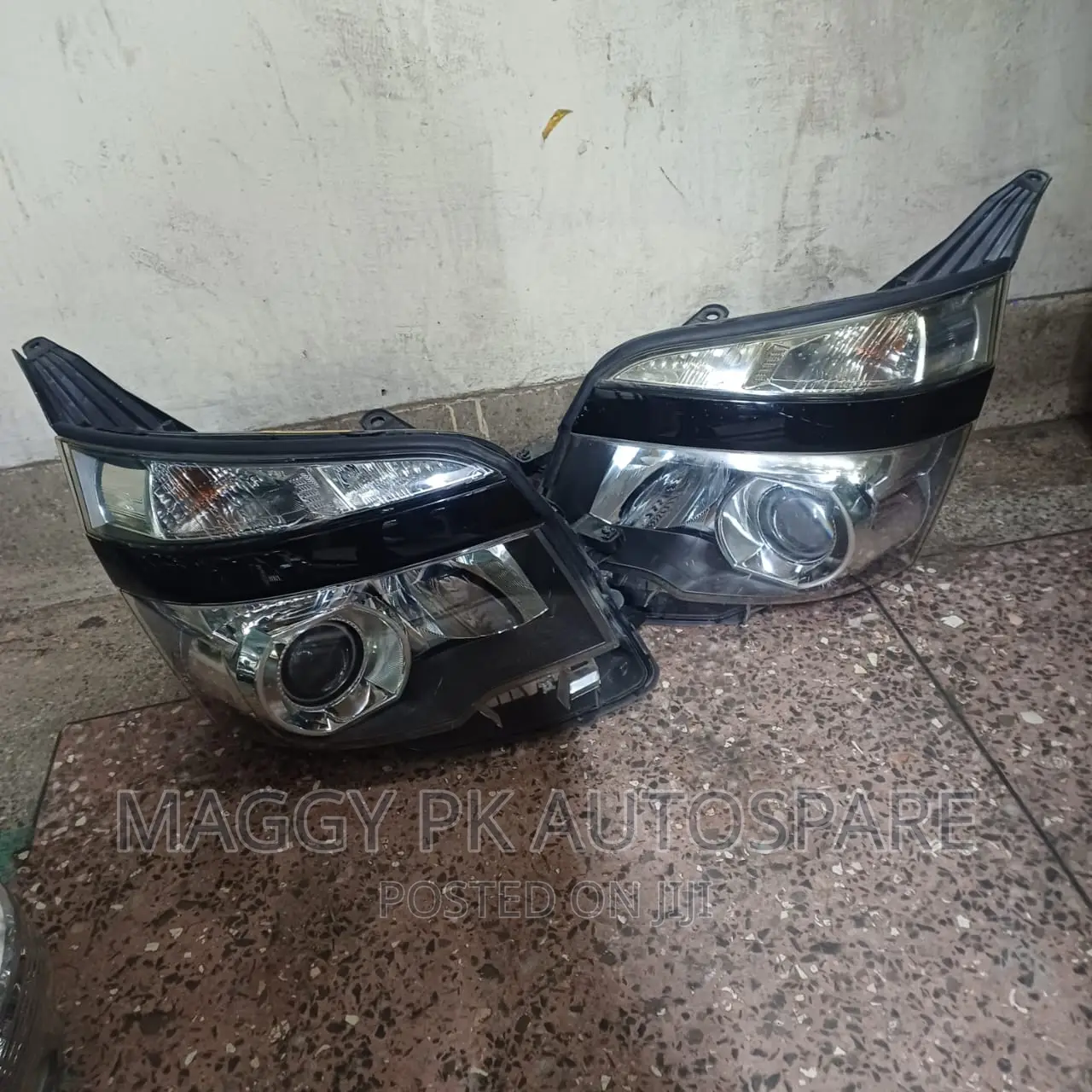 Toyota Voxy 2012 Headlight - Xenon