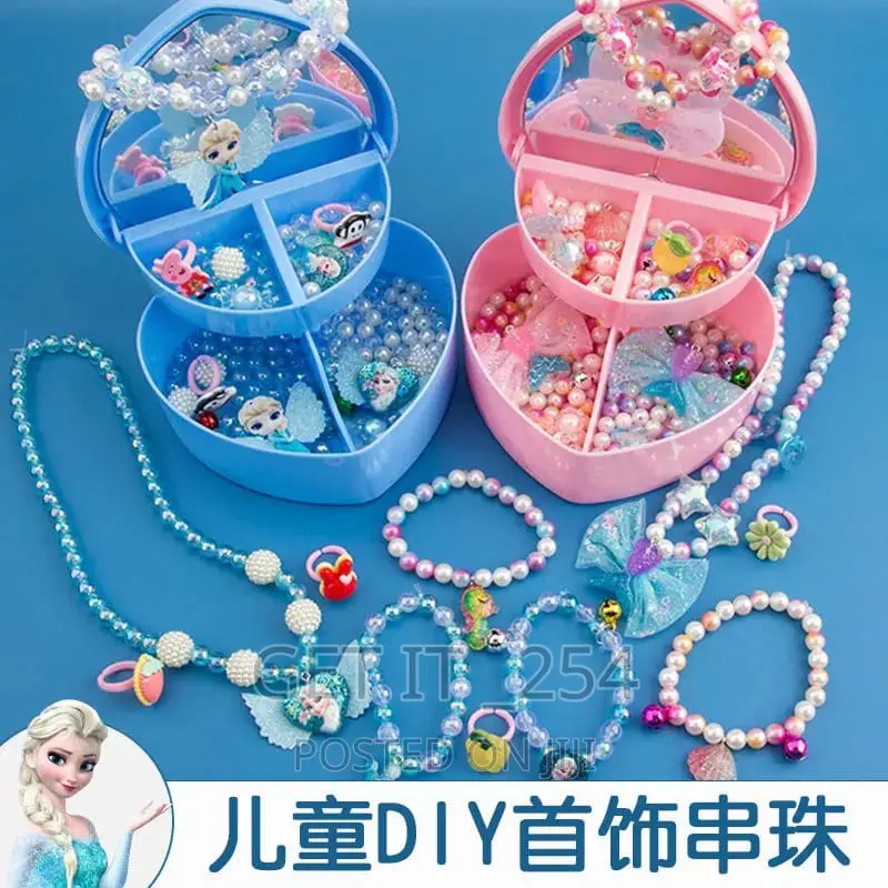 Cartoon Themed Jewelry Organizer With 400pcs of Accessories